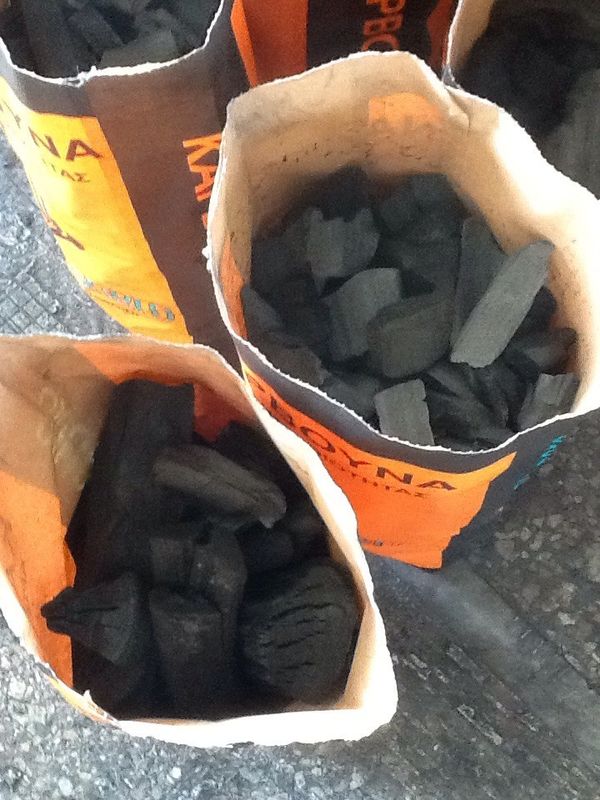 550 - 700 bolsos/planta del empaquetamiento del carbón de la empaquetadora del carbón de leña de la hora 3.8KW